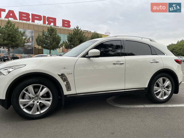 Белый Инфинити QX70, объемом двигателя 2.99 л и пробегом 128 тыс. км за 19800 $, фото 66 на Automoto.ua