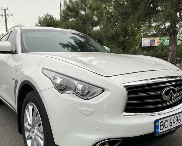 Белый Инфинити QX70, объемом двигателя 2.99 л и пробегом 128 тыс. км за 19800 $, фото 94 на Automoto.ua