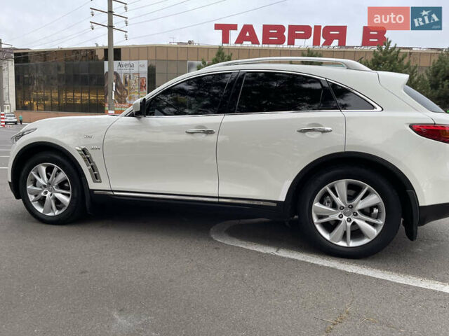 Белый Инфинити QX70, объемом двигателя 2.99 л и пробегом 128 тыс. км за 19800 $, фото 68 на Automoto.ua