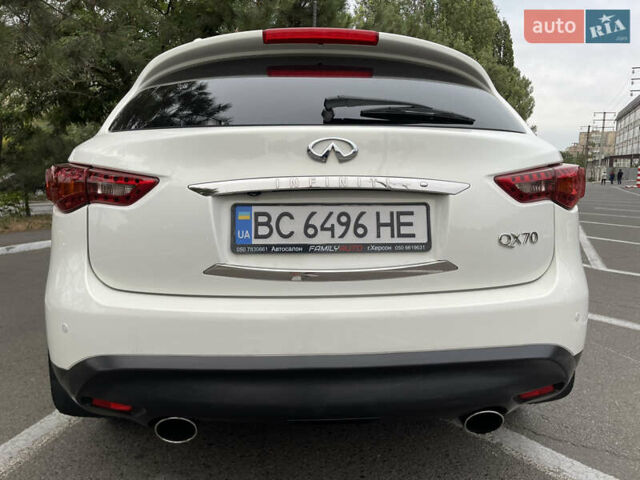 Белый Инфинити QX70, объемом двигателя 2.99 л и пробегом 128 тыс. км за 19800 $, фото 74 на Automoto.ua