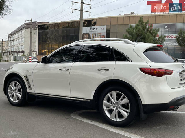 Белый Инфинити QX70, объемом двигателя 2.99 л и пробегом 128 тыс. км за 19800 $, фото 52 на Automoto.ua