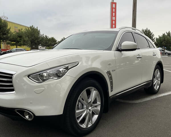 Белый Инфинити QX70, объемом двигателя 2.99 л и пробегом 128 тыс. км за 19800 $, фото 99 на Automoto.ua