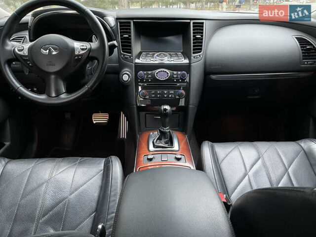 Белый Инфинити QX70, объемом двигателя 2.99 л и пробегом 128 тыс. км за 19800 $, фото 113 на Automoto.ua