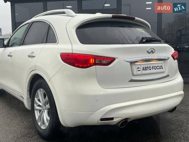 Белый Инфинити QX70, объемом двигателя 3.7 л и пробегом 84 тыс. км за 16990 $, фото 5 на Automoto.ua
