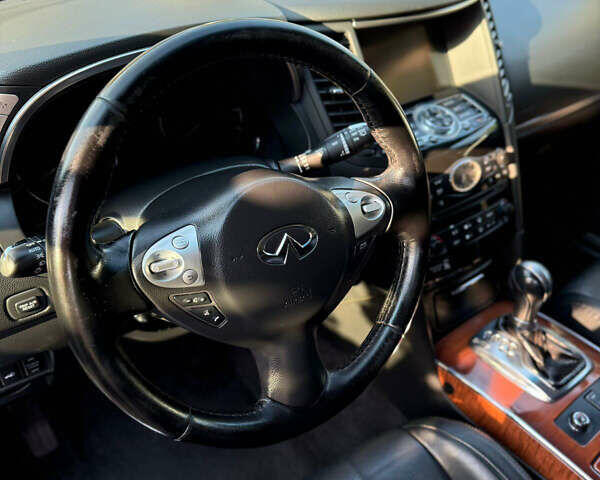 Білий Інфініті QX70, об'ємом двигуна 3.7 л та пробігом 84 тис. км за 16900 $, фото 11 на Automoto.ua
