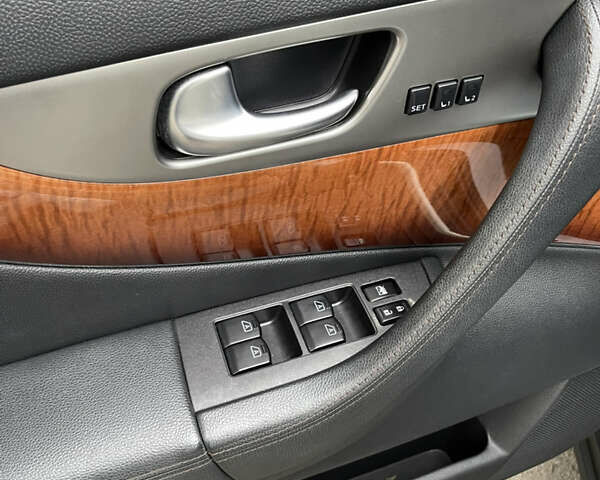 Белый Инфинити QX70, объемом двигателя 2.99 л и пробегом 128 тыс. км за 19800 $, фото 128 на Automoto.ua