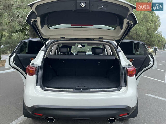 Белый Инфинити QX70, объемом двигателя 2.99 л и пробегом 128 тыс. км за 19800 $, фото 27 на Automoto.ua