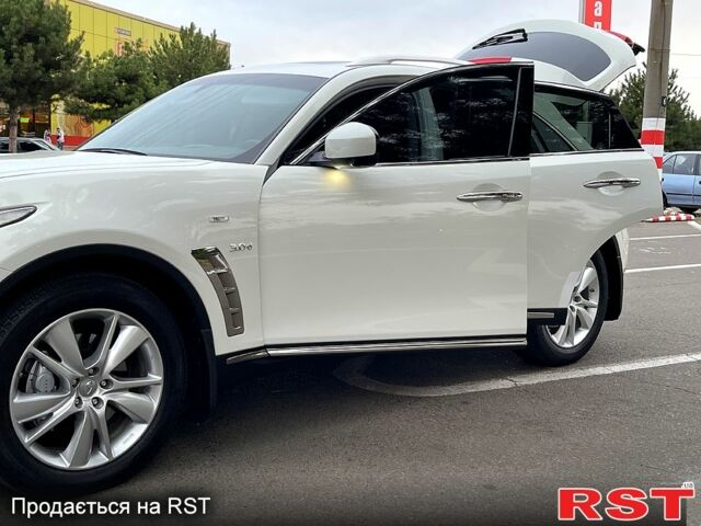 Белый Инфинити QX70, объемом двигателя 3 л и пробегом 128 тыс. км за 19800 $, фото 6 на Automoto.ua