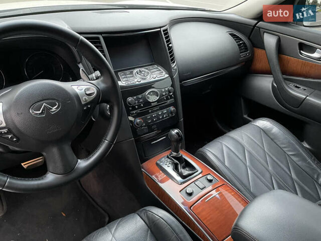 Белый Инфинити QX70, объемом двигателя 2.99 л и пробегом 128 тыс. км за 19800 $, фото 107 на Automoto.ua