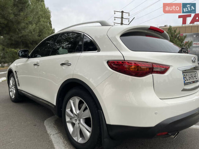 Белый Инфинити QX70, объемом двигателя 2.99 л и пробегом 128 тыс. км за 19800 $, фото 12 на Automoto.ua