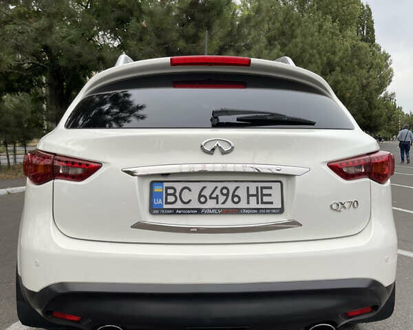 Белый Инфинити QX70, объемом двигателя 2.99 л и пробегом 128 тыс. км за 19800 $, фото 91 на Automoto.ua