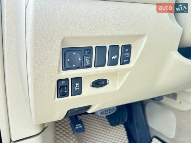 Белый Инфинити QX70, объемом двигателя 3.7 л и пробегом 200 тыс. км за 16800 $, фото 22 на Automoto.ua