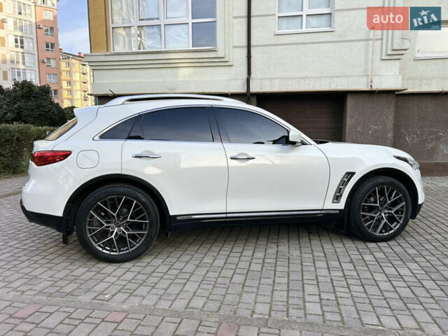 Білий Інфініті QX70, об'ємом двигуна 3.7 л та пробігом 179 тис. км за 19850 $, фото 16 на Automoto.ua