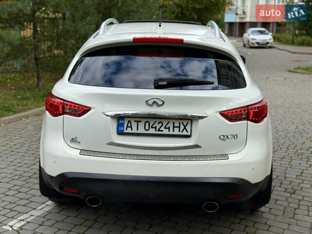 Белый Инфинити QX70, объемом двигателя 3.7 л и пробегом 180 тыс. км за 21777 $, фото 6 на Automoto.ua