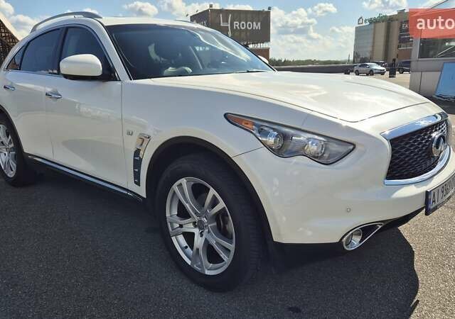 Белый Инфинити QX70, объемом двигателя 3.7 л и пробегом 157 тыс. км за 22500 $, фото 12 на Automoto.ua