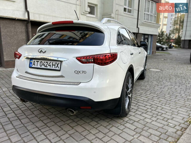 Білий Інфініті QX70, об'ємом двигуна 3.7 л та пробігом 179 тис. км за 19850 $, фото 13 на Automoto.ua