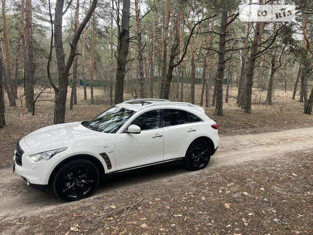 Білий Інфініті QX70, об'ємом двигуна 2.99 л та пробігом 153 тис. км за 24999 $, фото 1 на Automoto.ua