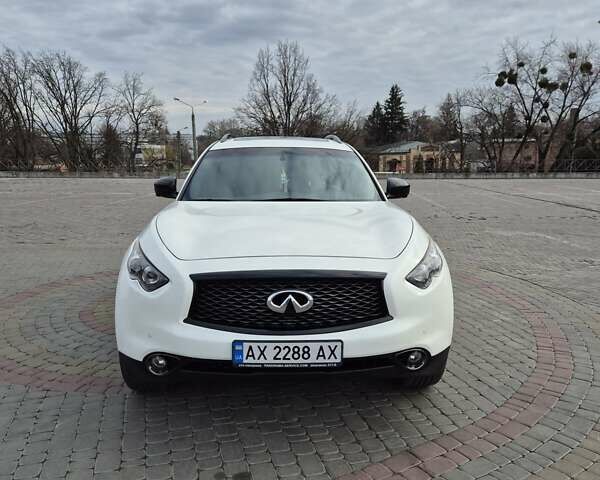 Білий Інфініті QX70, об'ємом двигуна 3.7 л та пробігом 99 тис. км за 21900 $, фото 1 на Automoto.ua