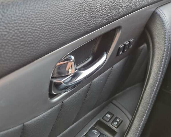 Білий Інфініті QX70, об'ємом двигуна 3.7 л та пробігом 99 тис. км за 21900 $, фото 26 на Automoto.ua