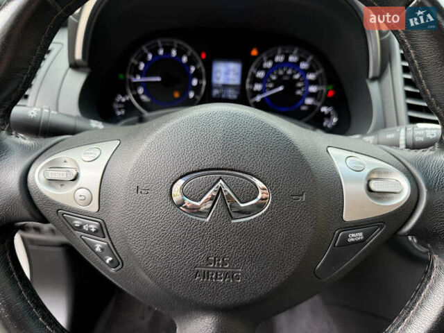 Белый Инфинити QX70, объемом двигателя 3.7 л и пробегом 180 тыс. км за 21777 $, фото 22 на Automoto.ua