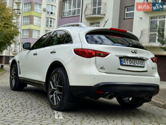 Белый Инфинити QX70, объемом двигателя 3.7 л и пробегом 180 тыс. км за 21777 $, фото 4 на Automoto.ua