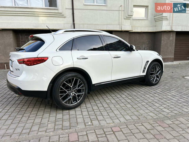 Білий Інфініті QX70, об'ємом двигуна 3.7 л та пробігом 179 тис. км за 19850 $, фото 15 на Automoto.ua