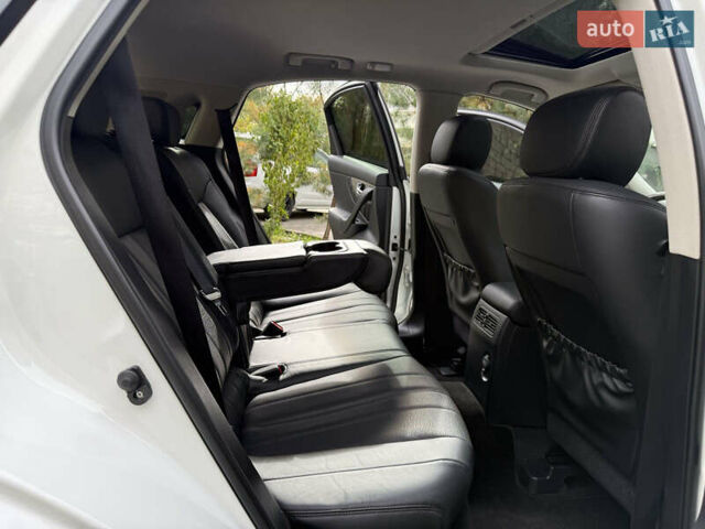 Белый Инфинити QX70, объемом двигателя 3.7 л и пробегом 180 тыс. км за 21777 $, фото 25 на Automoto.ua