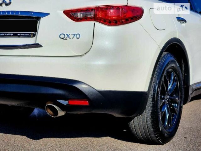 Білий Інфініті QX70, об'ємом двигуна 3.7 л та пробігом 164 тис. км за 22400 $, фото 14 на Automoto.ua