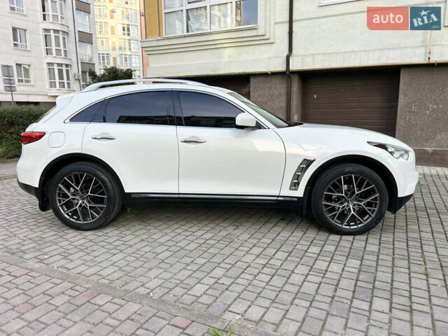 Білий Інфініті QX70, об'ємом двигуна 3.7 л та пробігом 179 тис. км за 19850 $, фото 17 на Automoto.ua