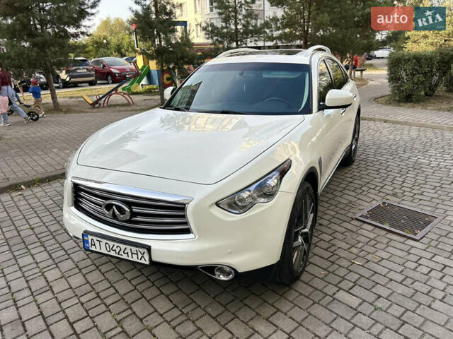 Білий Інфініті QX70, об'ємом двигуна 3.7 л та пробігом 179 тис. км за 19850 $, фото 2 на Automoto.ua