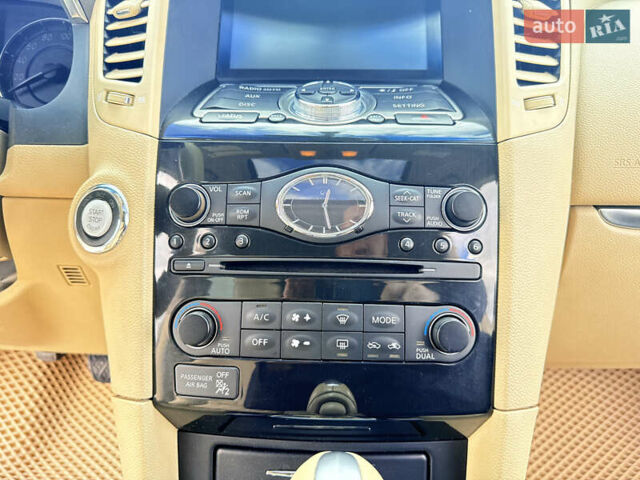 Белый Инфинити QX70, объемом двигателя 3.7 л и пробегом 200 тыс. км за 16800 $, фото 33 на Automoto.ua