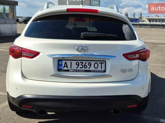 Белый Инфинити QX70, объемом двигателя 3.7 л и пробегом 157 тыс. км за 22500 $, фото 17 на Automoto.ua