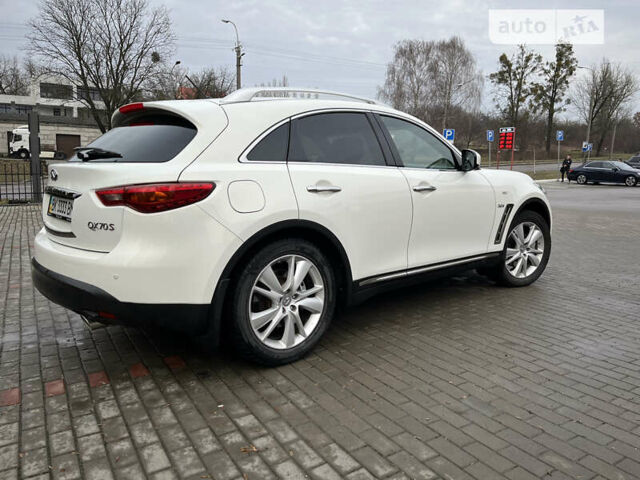 Белый Инфинити QX70, объемом двигателя 2.99 л и пробегом 156 тыс. км за 33000 $, фото 6 на Automoto.ua