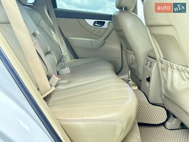 Белый Инфинити QX70, объемом двигателя 3.7 л и пробегом 200 тыс. км за 16800 $, фото 27 на Automoto.ua