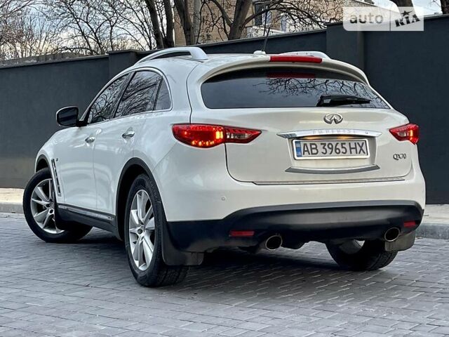 Белый Инфинити QX70, объемом двигателя 3.7 л и пробегом 129 тыс. км за 21000 $, фото 5 на Automoto.ua