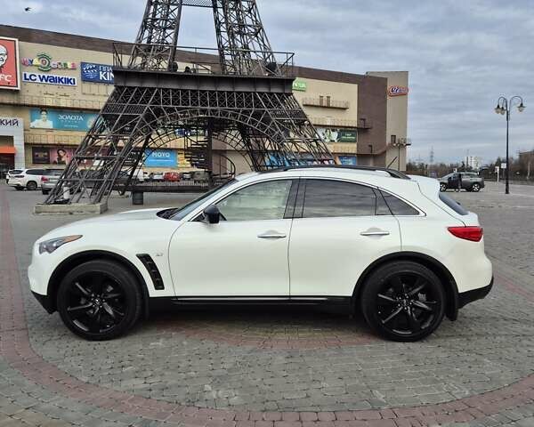 Білий Інфініті QX70, об'ємом двигуна 3.7 л та пробігом 99 тис. км за 21900 $, фото 7 на Automoto.ua