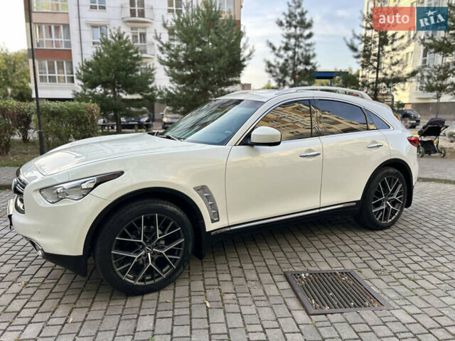 Білий Інфініті QX70, об'ємом двигуна 3.7 л та пробігом 179 тис. км за 19850 $, фото 7 на Automoto.ua