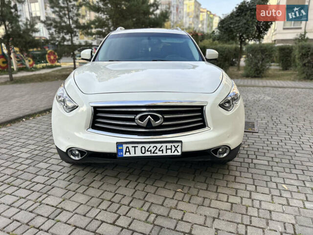 Білий Інфініті QX70, об'ємом двигуна 3.7 л та пробігом 179 тис. км за 19850 $, фото 21 на Automoto.ua