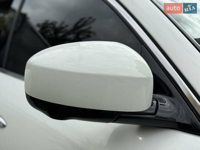 Белый Инфинити QX70, объемом двигателя 3.7 л и пробегом 180 тыс. км за 21777 $, фото 28 на Automoto.ua