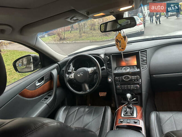 Белый Инфинити QX70, объемом двигателя 3.7 л и пробегом 55 тыс. км за 23500 $, фото 4 на Automoto.ua