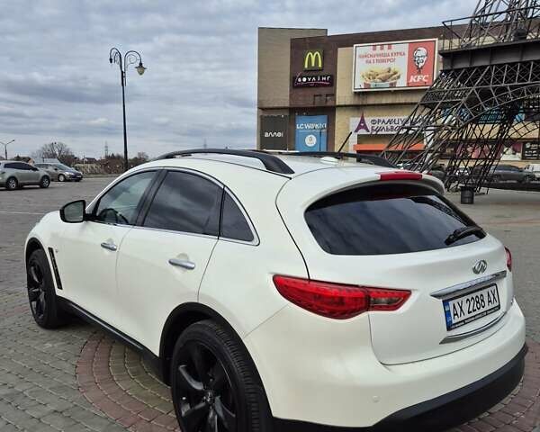 Білий Інфініті QX70, об'ємом двигуна 3.7 л та пробігом 99 тис. км за 21900 $, фото 6 на Automoto.ua