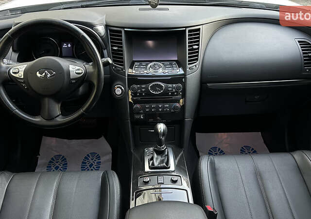 Білий Інфініті QX70, об'ємом двигуна 3.7 л та пробігом 179 тис. км за 19850 $, фото 33 на Automoto.ua