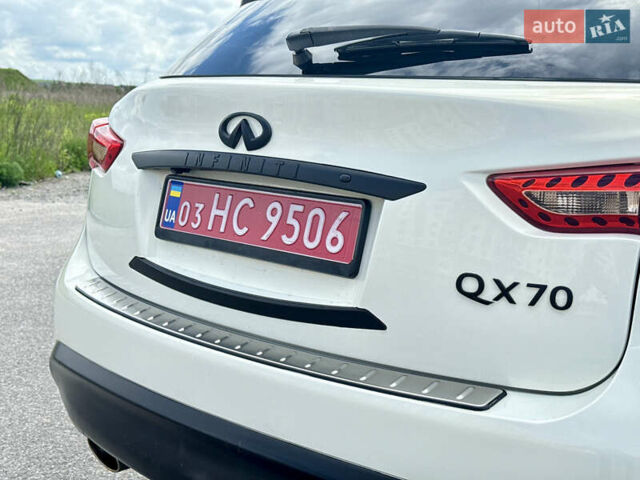 Білий Інфініті QX70, об'ємом двигуна 3.7 л та пробігом 200 тис. км за 16800 $, фото 13 на Automoto.ua