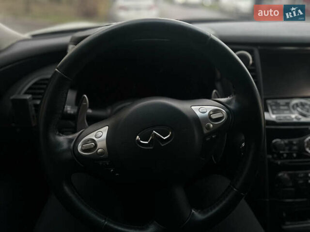 Белый Инфинити QX70, объемом двигателя 3.7 л и пробегом 55 тыс. км за 23500 $, фото 10 на Automoto.ua