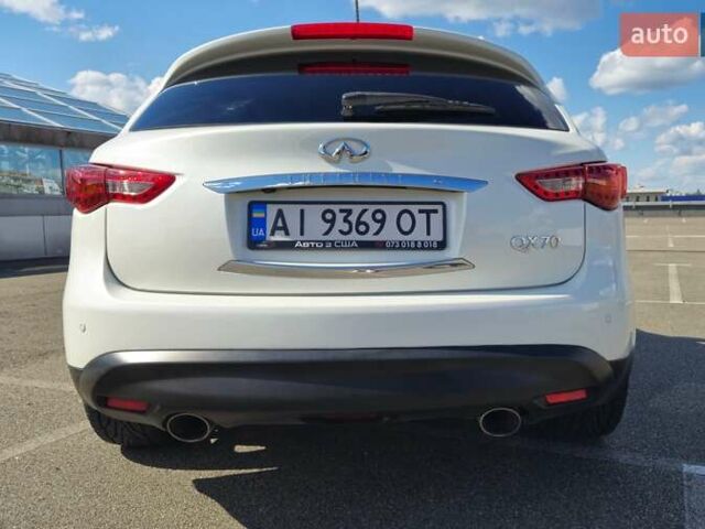 Белый Инфинити QX70, объемом двигателя 3.7 л и пробегом 157 тыс. км за 22500 $, фото 1 на Automoto.ua