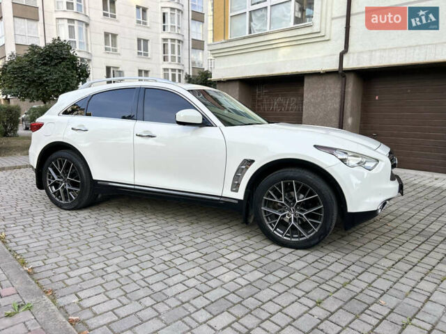 Білий Інфініті QX70, об'ємом двигуна 3.7 л та пробігом 179 тис. км за 19850 $, фото 18 на Automoto.ua