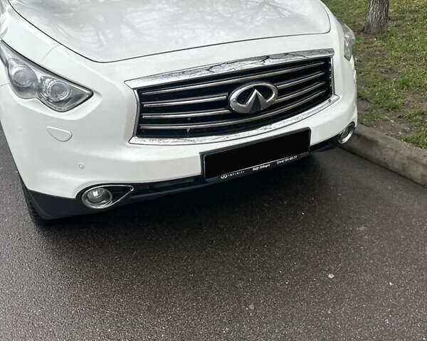 Белый Инфинити QX70, объемом двигателя 3.7 л и пробегом 55 тыс. км за 23500 $, фото 1 на Automoto.ua