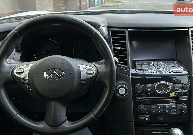 Білий Інфініті QX70, об'ємом двигуна 3.7 л та пробігом 179 тис. км за 19850 $, фото 36 на Automoto.ua