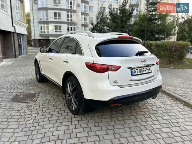 Білий Інфініті QX70, об'ємом двигуна 3.7 л та пробігом 179 тис. км за 19850 $, фото 11 на Automoto.ua
