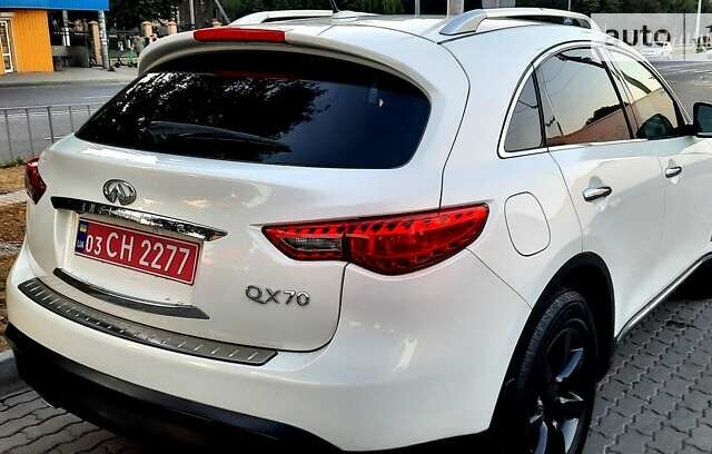 Білий Інфініті QX70, об'ємом двигуна 3.7 л та пробігом 108 тис. км за 19990 $, фото 10 на Automoto.ua